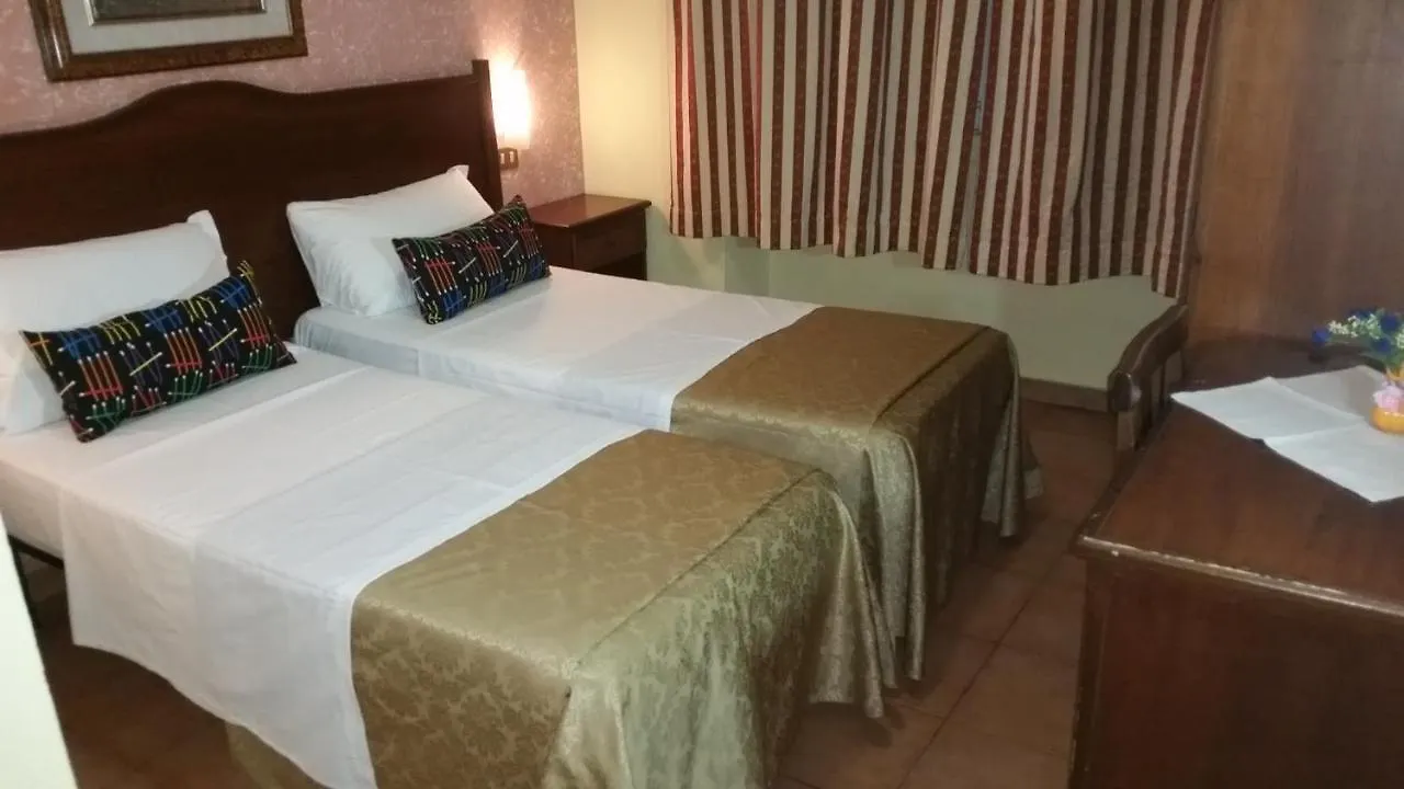 Hotel Chopin Milan 0*,  Italy